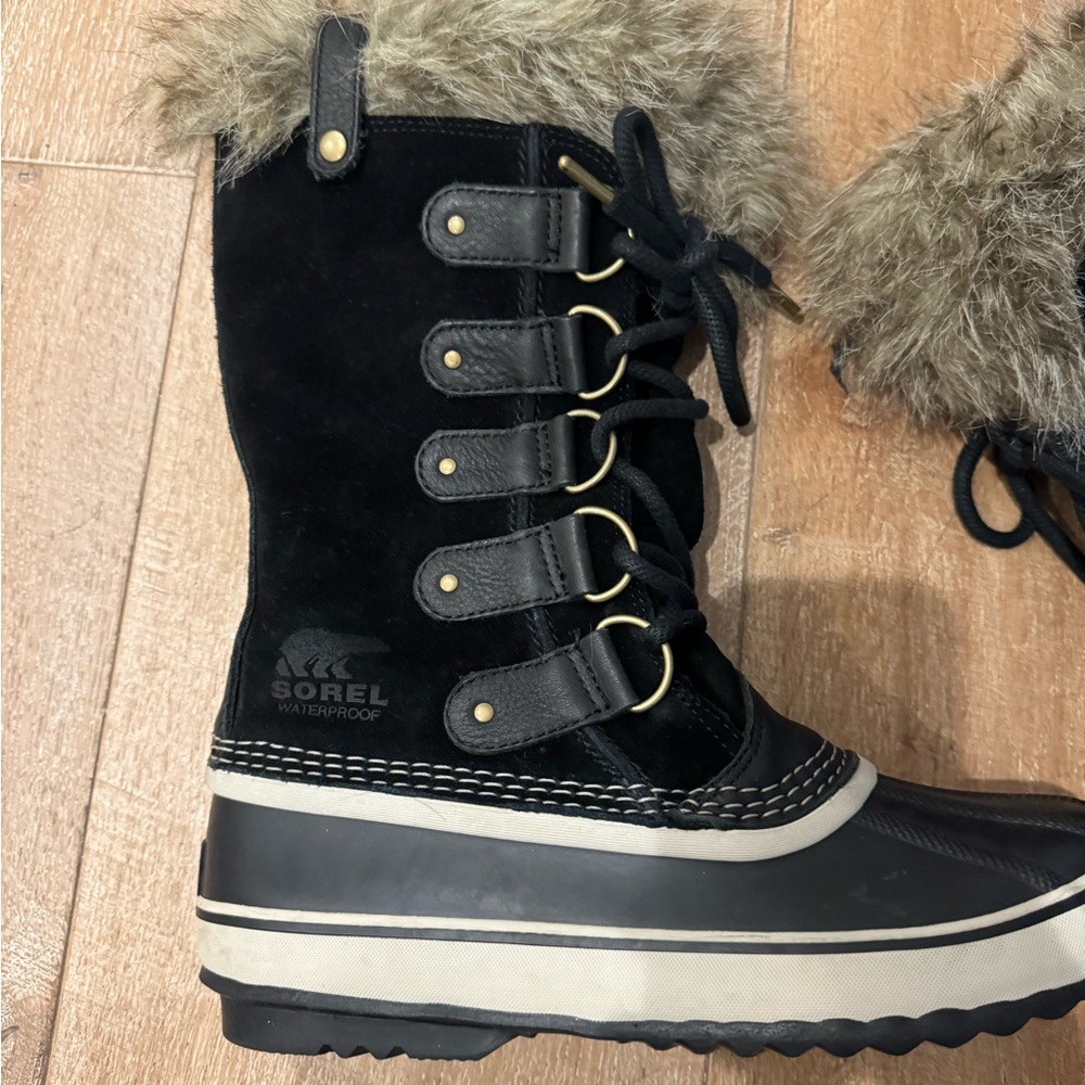 BNWOT Sorel Black Fur-Trimmed Winter Boots - Picture 3 of 8